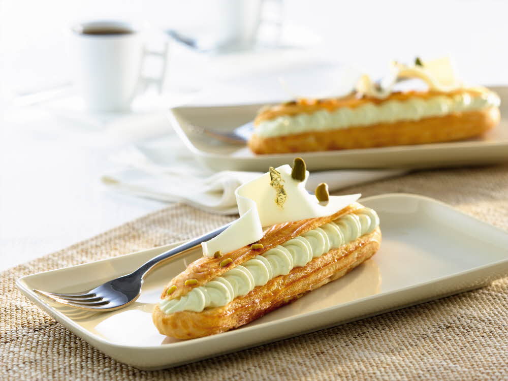Puratos Chantypak ile hazırlanmış profesyonel tatlı sunumu — pasta, mousse ve dekorasyon uygulamaları