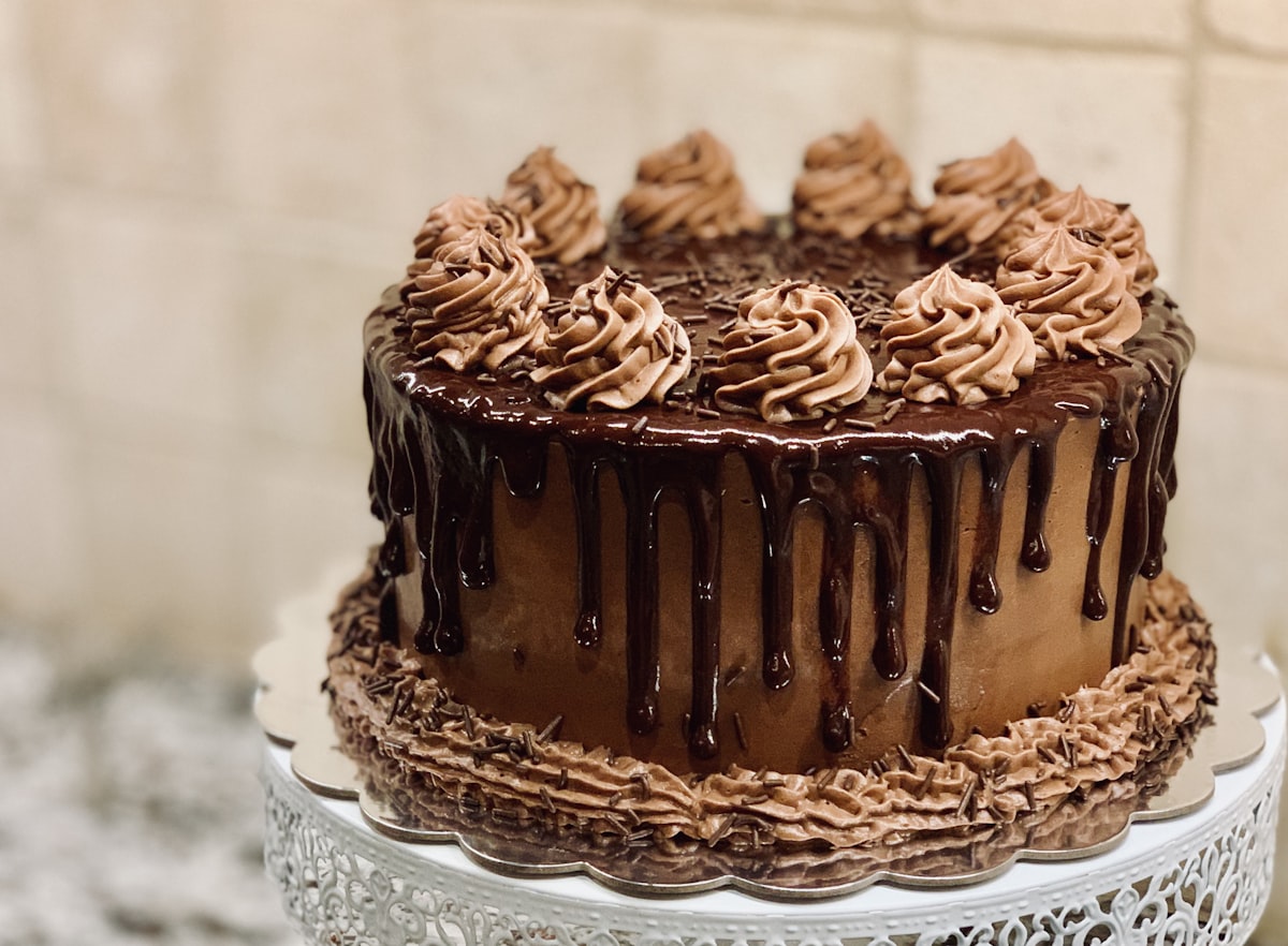 Profesyonel mutfakta Naarmann Krema ve Puratos Chantypak ile hazırlanmış pasta ve tatlılar